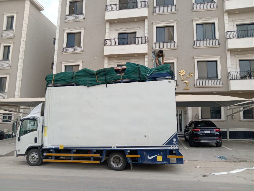 تعرف على اسعار دينا طش الاثاث القديم في الرياض مع مقارنة بين الخدمات المقدمة وأسعار النقل والتغليف